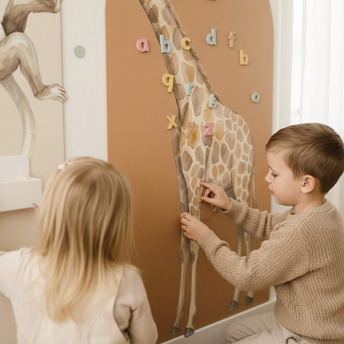 Monkey & Giraffe Friends - The Magnetic Story Wall™ – Personalized Interactive Playwall for Kids
